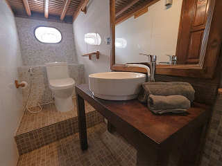 Badezimmer auf dem Unterdeck 
