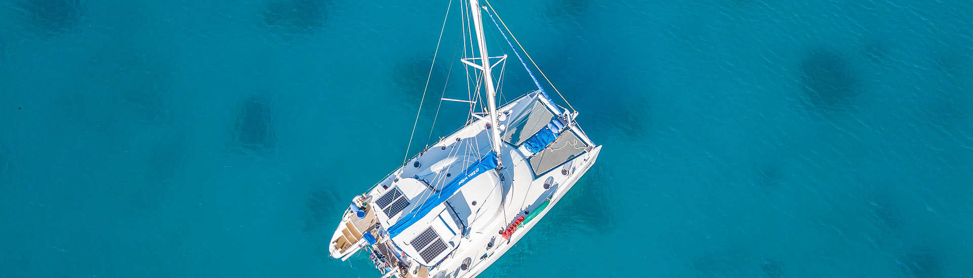 Die Aquatiki 2 in der Lagune von Toau, Französisch Polynesien 