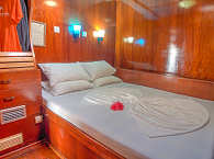 Oberdeck-Kabine – Safariboot MY Sheena 