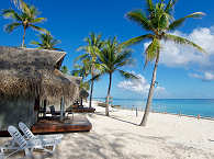 Feiner Sandstrand im Maitai Hotel Rangiroa