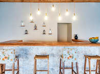 Bar im Haupthaus des SAVU South Alor 