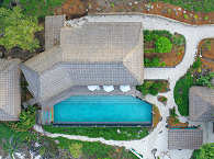 Haupthaus, Strandrestaurant und Pool des SAVU South Alor 