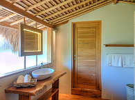 Badezimmer in einer Cliff Villa des SAVU 