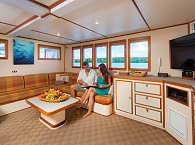 Salon auf dem Hauptdeck · Liveaboard Sea Hunter Cocos, Costa Rica 