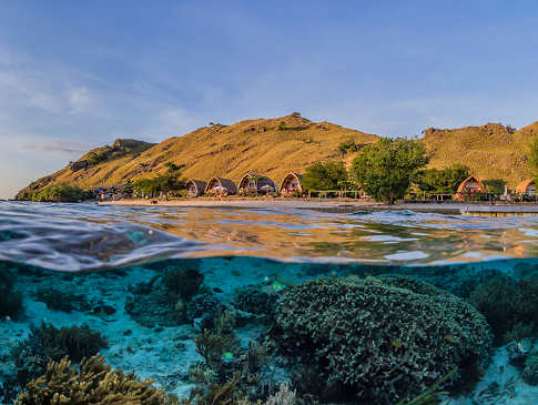Hausriff des Komodo Resort auf Sebayur Island 