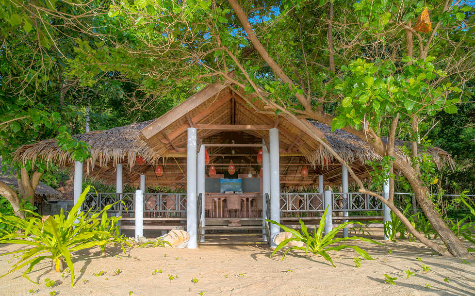 Das offene Restaurant mit Meerblick – Selayar Dive Resort, Süd Sulawesi 
