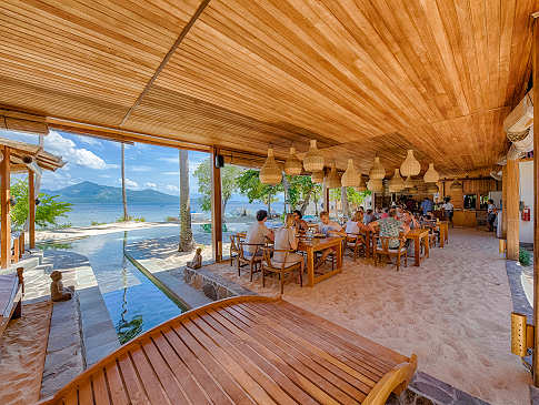 Restaurantbereich des Kuda Laut Boutique Dive Resort 