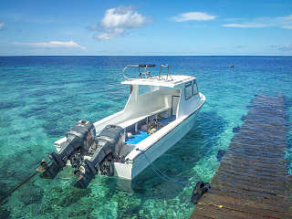 Eines der Speedboote des Selayar Dive Resort – Indonesien  