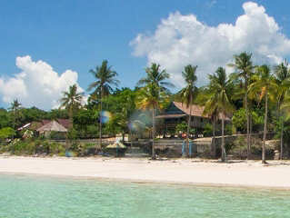 Weißer Sandstrand – Bara Beach Resort, Sulawesi 