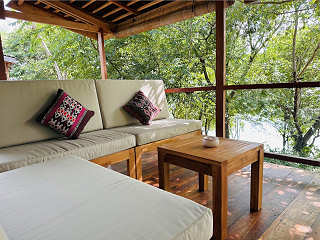 Veranda eines Seafront Bungalows 