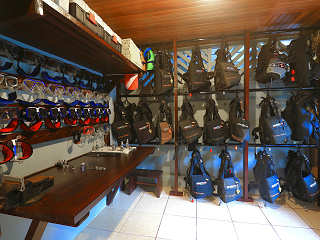 Tauchequipment von Mares und Aqualung 