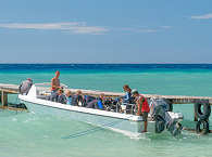 Eines der Tauchboot des Selayar Dive Resort, Sulawesi 