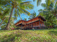 Haupthaus mit offenem Restaurant – Sea Souls Dive Resort auf Bangka, Nord Sulawesi 
