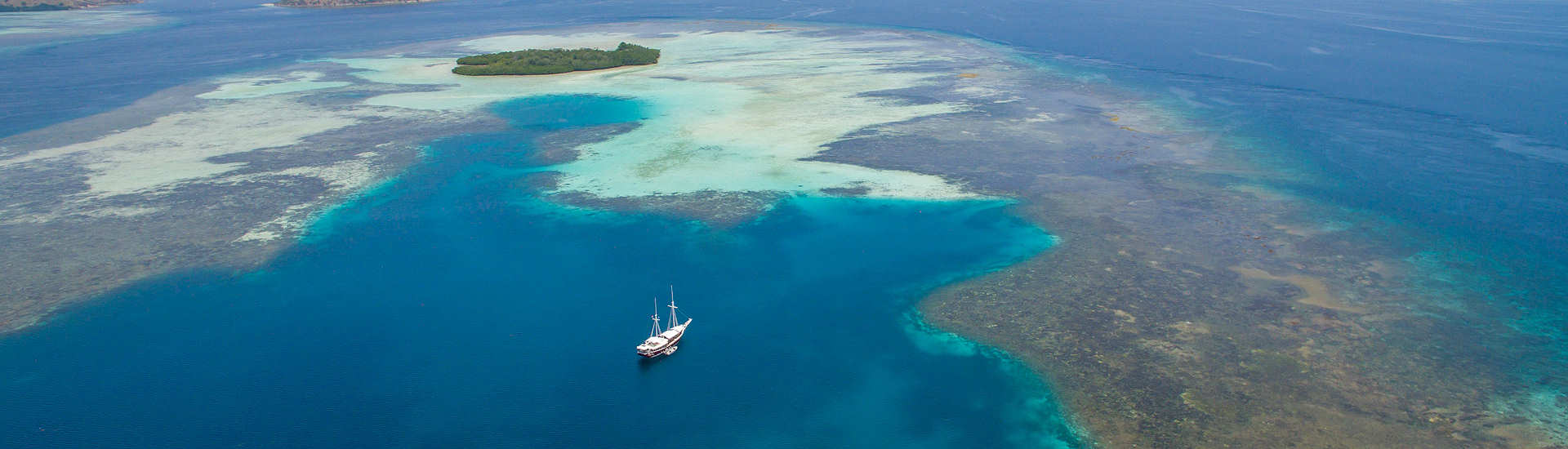 Komodo Nationalpark – Das Safariboot EcoPro Duyung Baru am weltbekannten Manta Point 