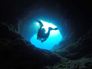 Höhlentauchen in den Blue Holes 