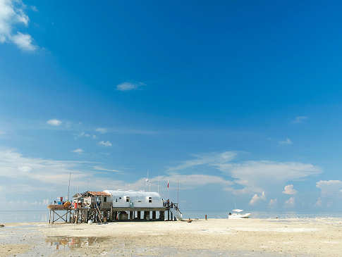 Rangerstation der Tubbataha Reefs · Tauchsafaris Philippinen 