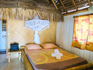 Pension Tikehau Village – Bungalow innen 