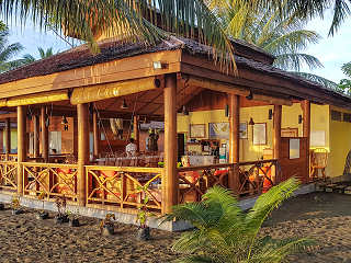 Restaurant der Tompotika Dive Lodge Balantak 