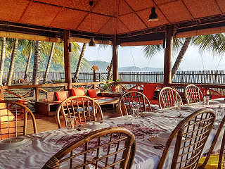 offenes Restaurant der Tompotika Dive Lodge, Sulawesi 