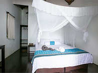 Doppelbett in einem Standard Seaview Room 