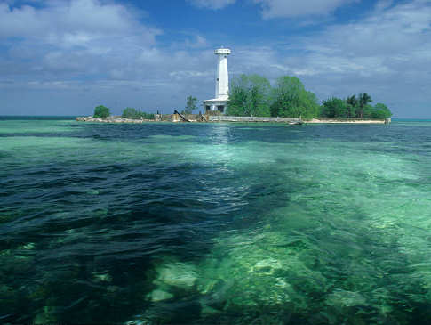 Leuchtturm im Tubbataha Reef · Tauchsafari Philippinen 