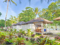 Bungalow mit möblierter Veranda · Tauchurlaub Lembeh Strait 