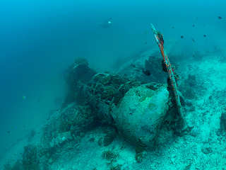 Flugzeugwrack bei Kavieng · Lissenung Island Dive Center 