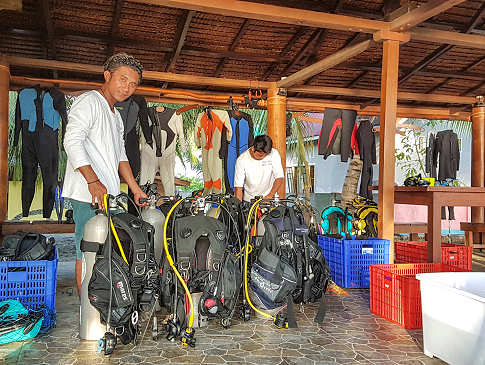 Tauchen in Tauchbasis der Tompotika Divers, Sulawesi Utara 